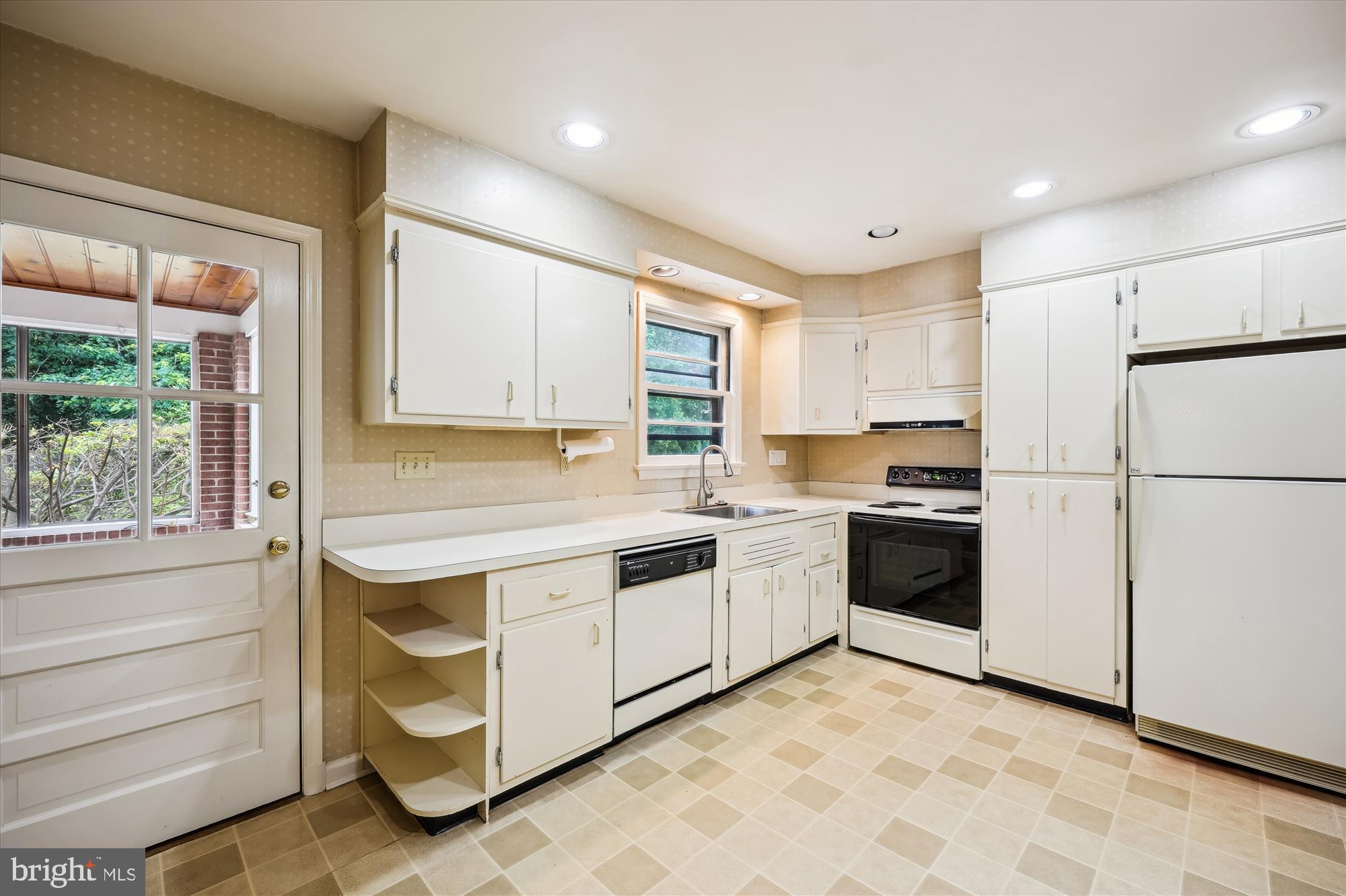 1305 Woodside Pkwy