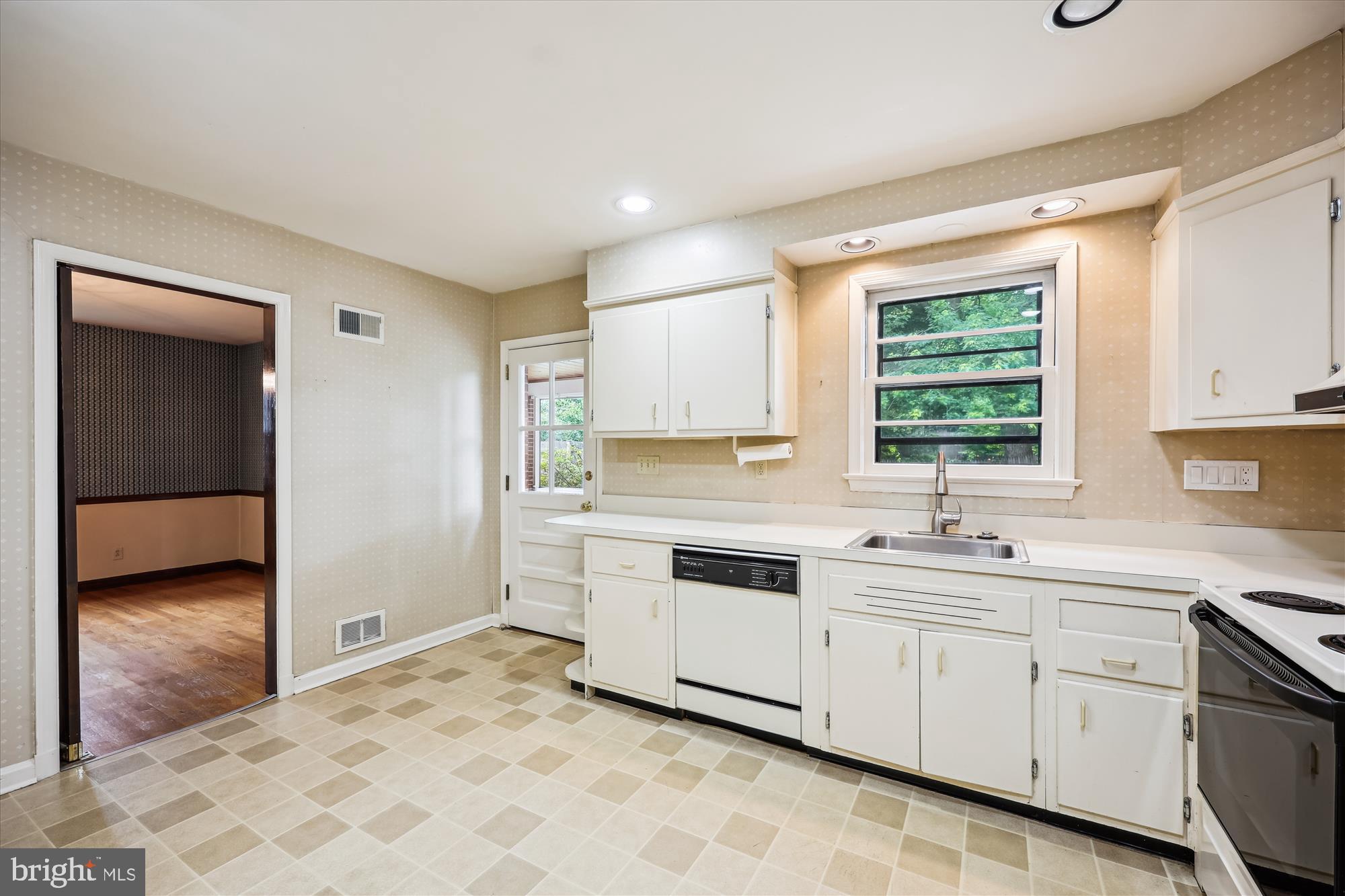 1305 Woodside Pkwy