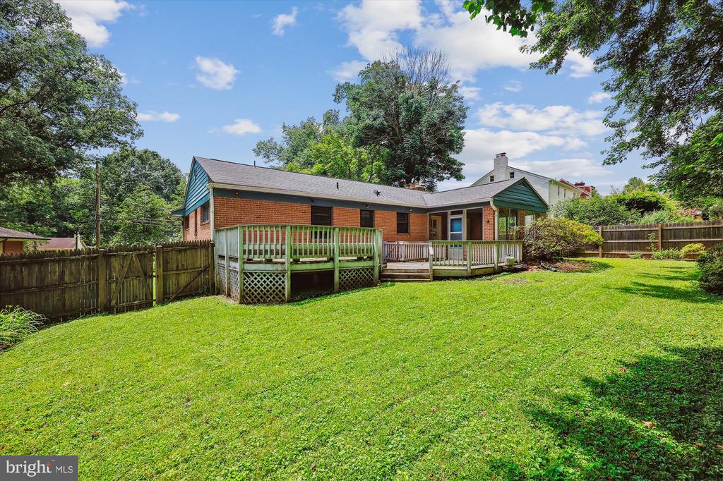 1305 Woodside Pkwy