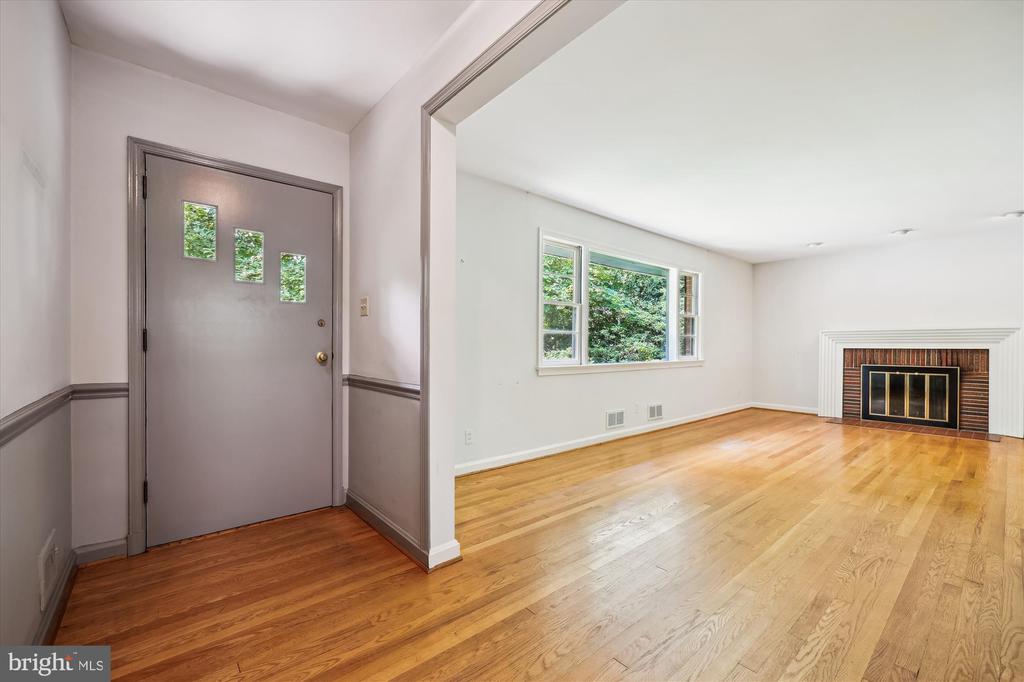 1305 Woodside Pkwy