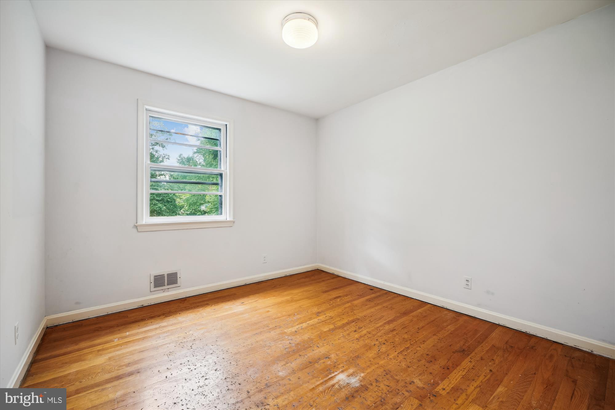 1305 Woodside Pkwy
