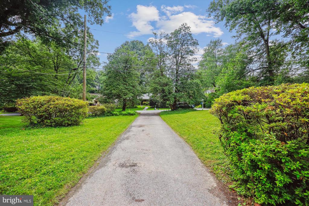 1305 Woodside Pkwy