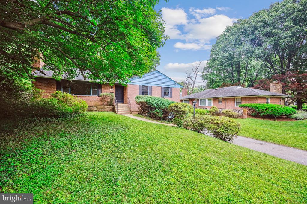 1305 Woodside Pkwy