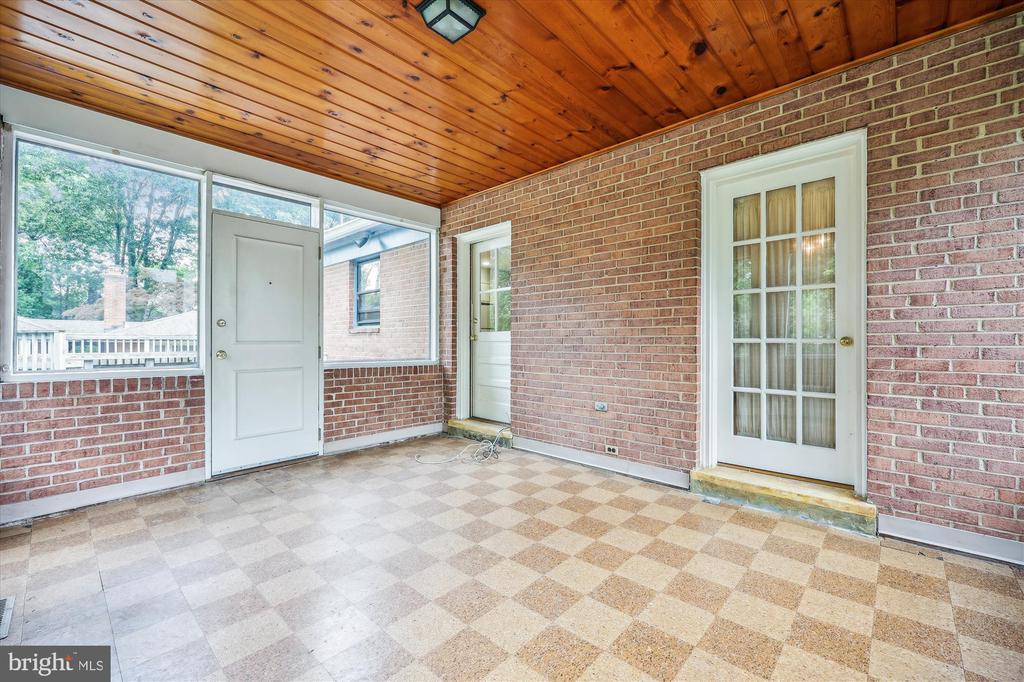 1305 Woodside Pkwy