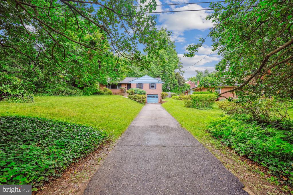 1305 Woodside Pkwy