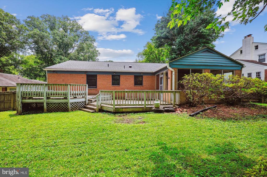 1305 Woodside Pkwy