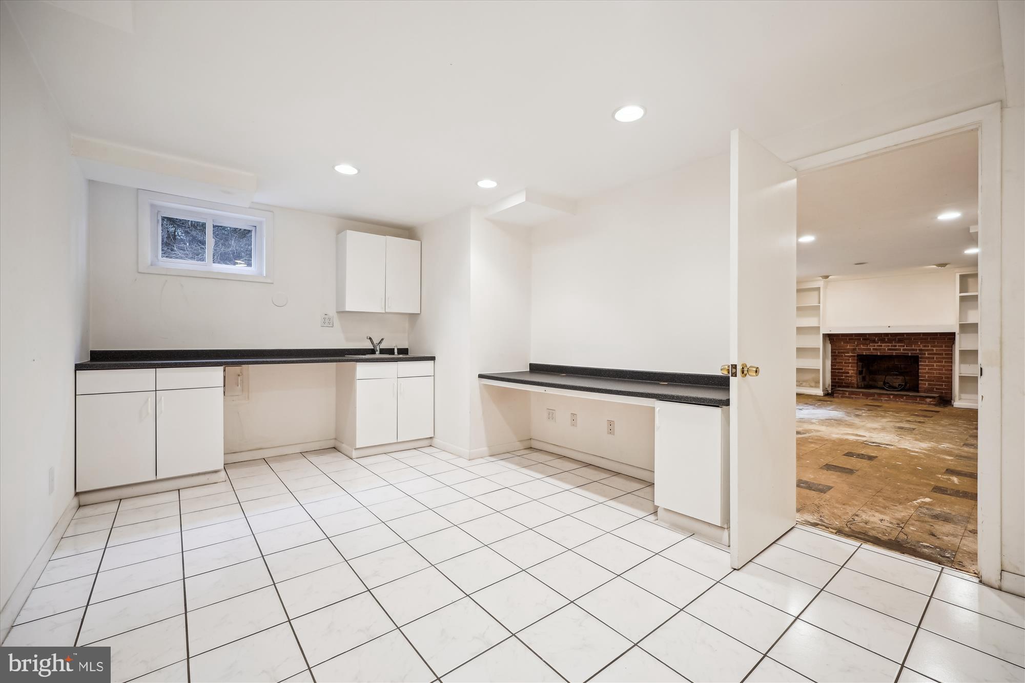 1305 Woodside Pkwy
