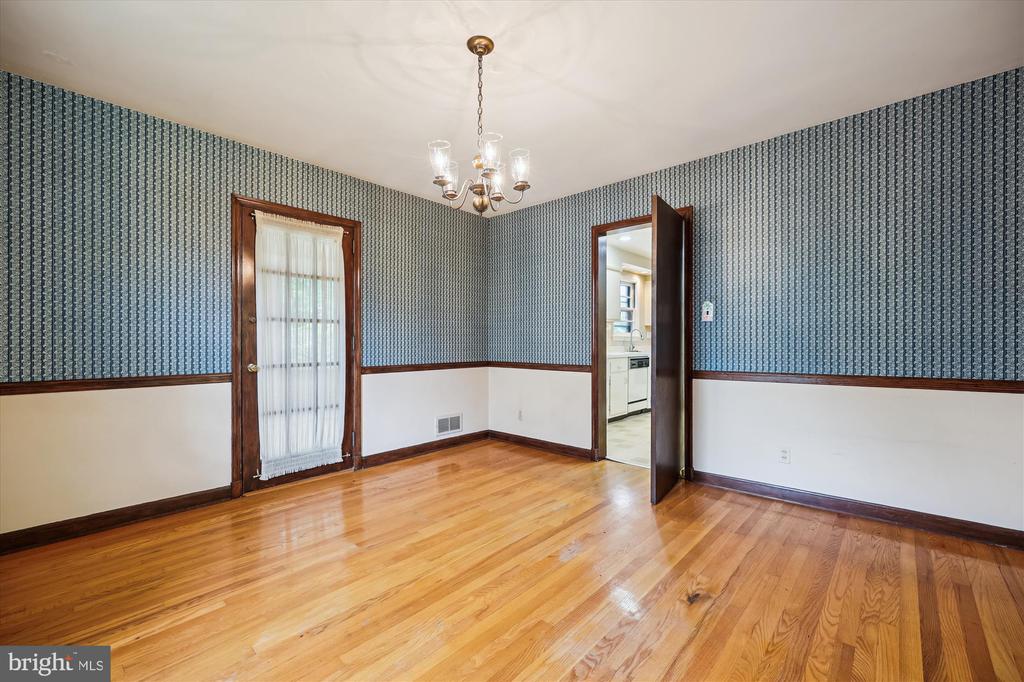 1305 Woodside Pkwy