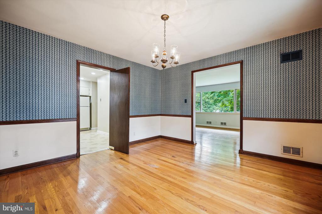 1305 Woodside Pkwy