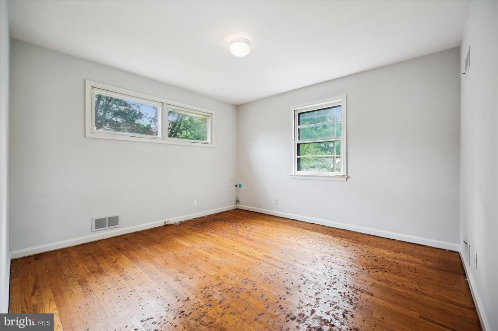 1305 Woodside Pkwy
