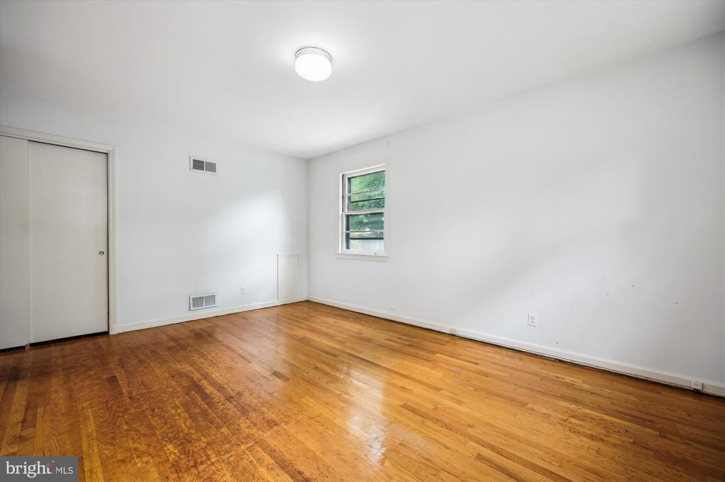 1305 Woodside Pkwy