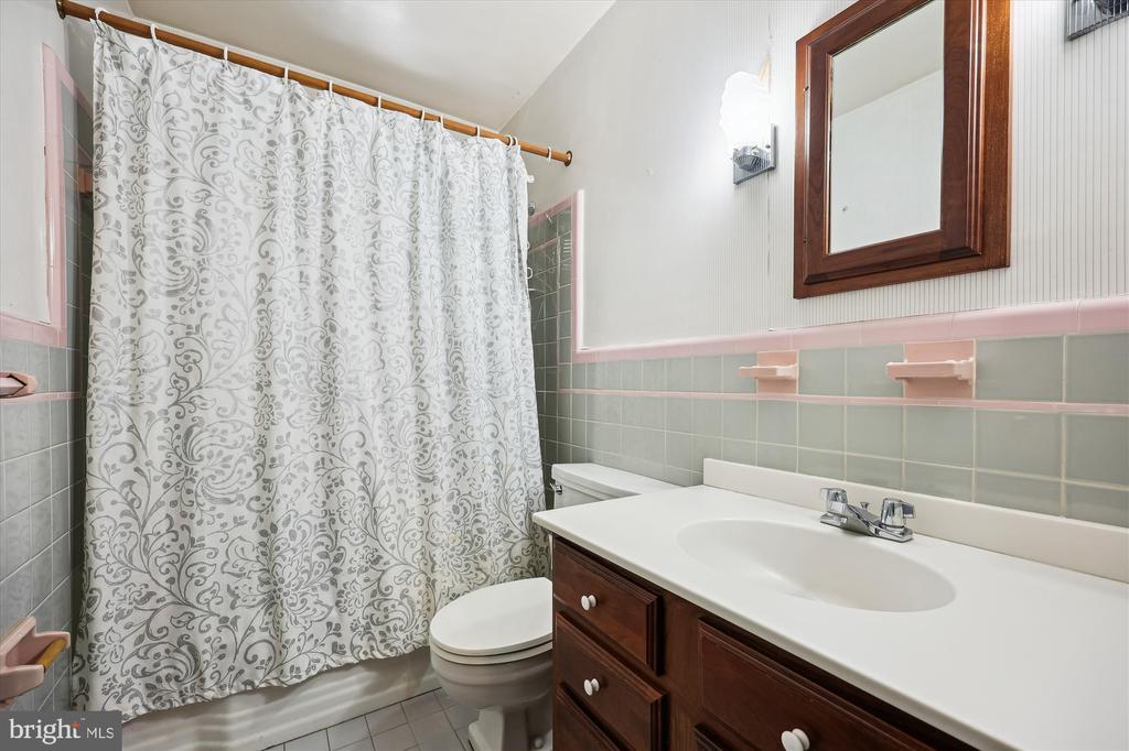 1305 Woodside Pkwy