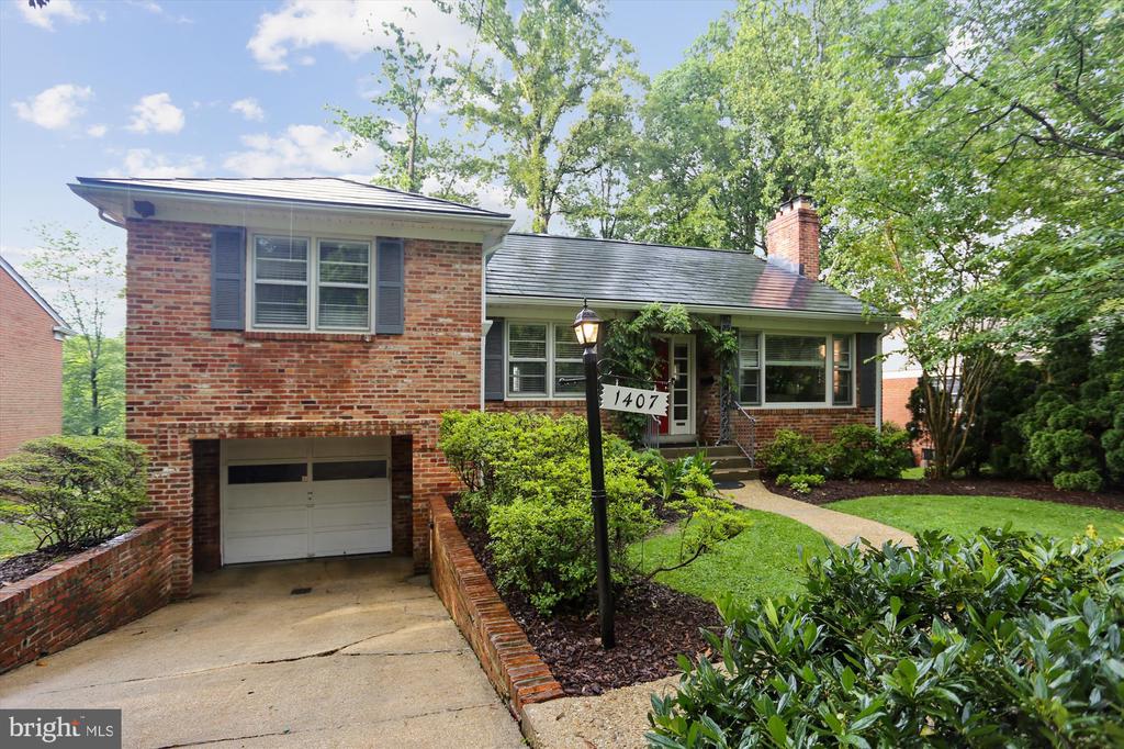 1407 Crestridge Dr