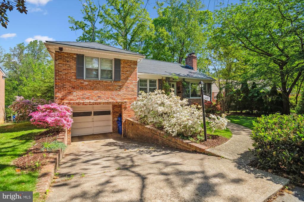1407 Crestridge Dr