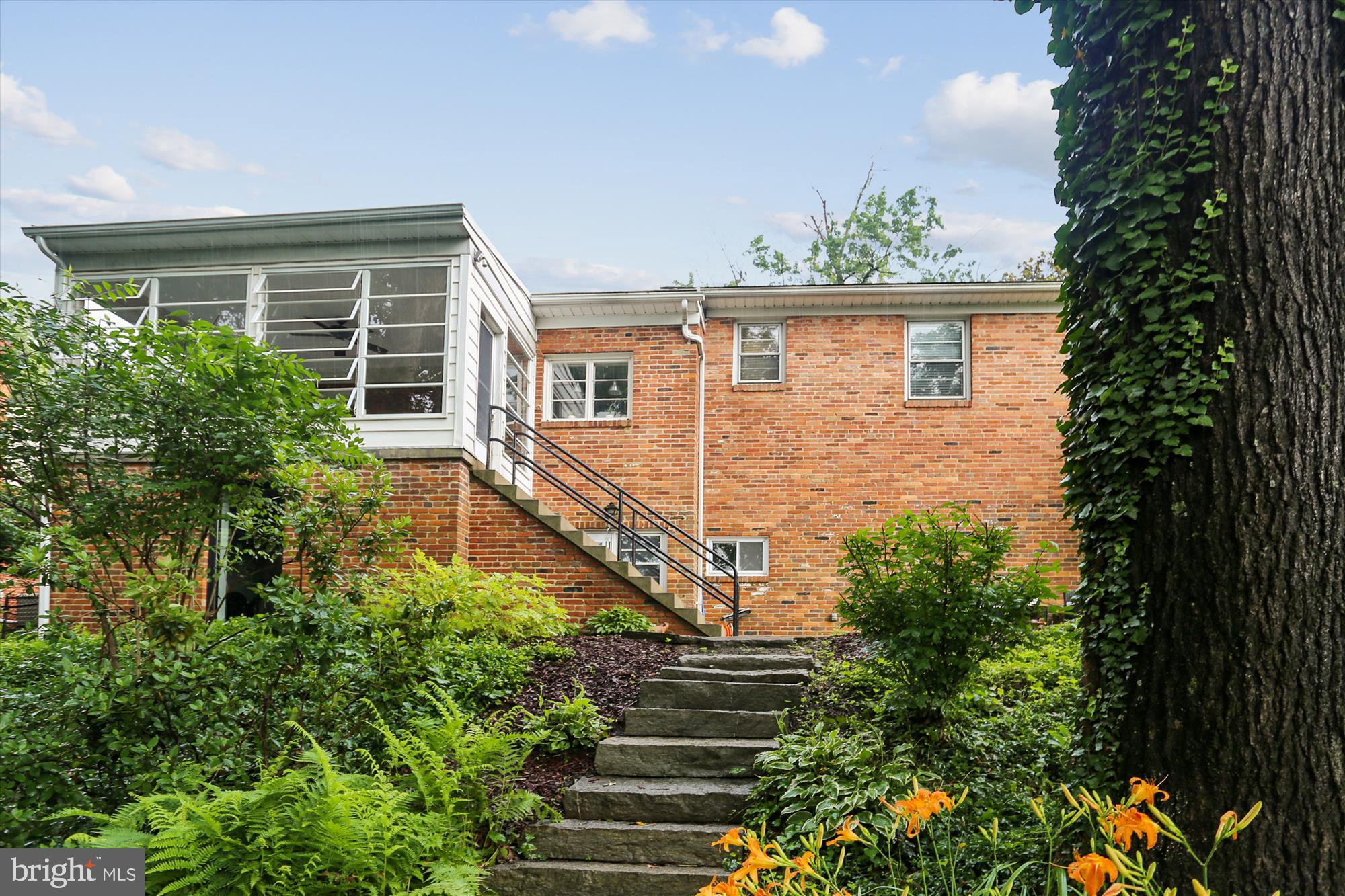 1407 Crestridge Dr