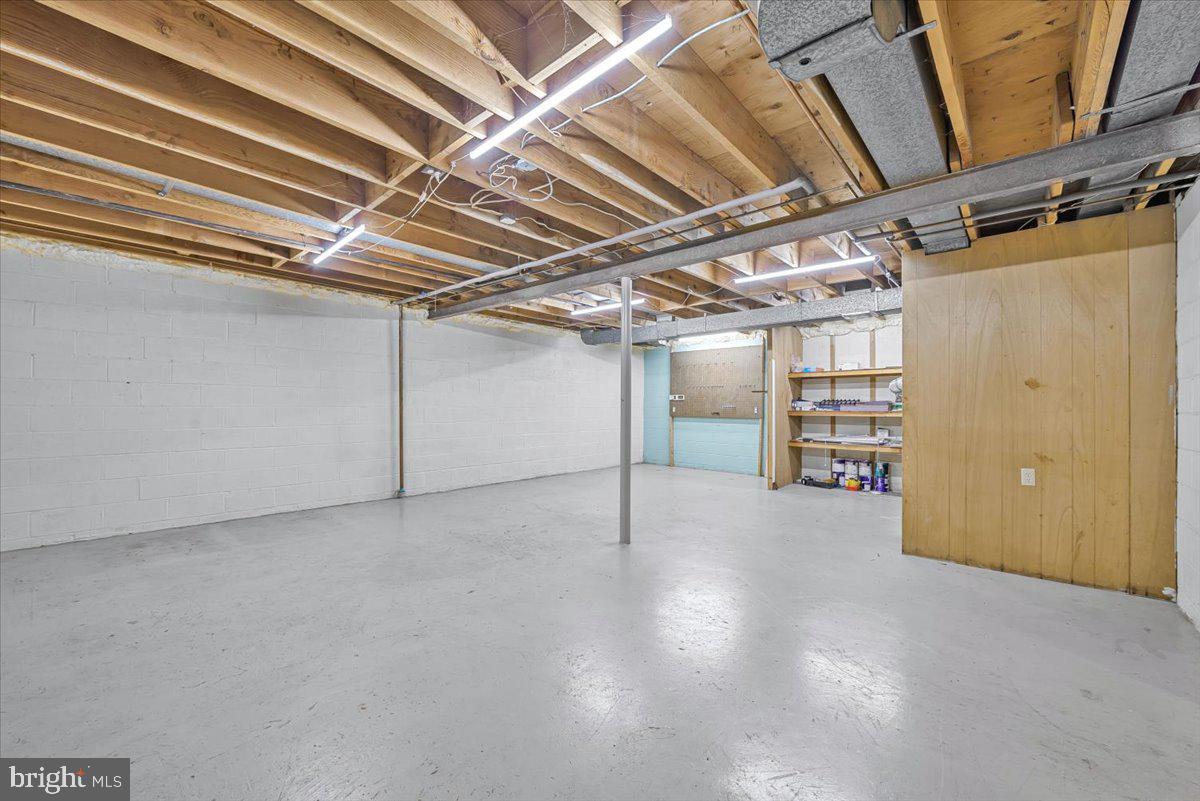 7605 WARBLER LANE