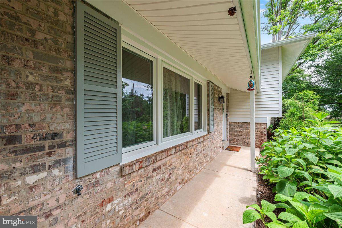 7605 WARBLER LANE