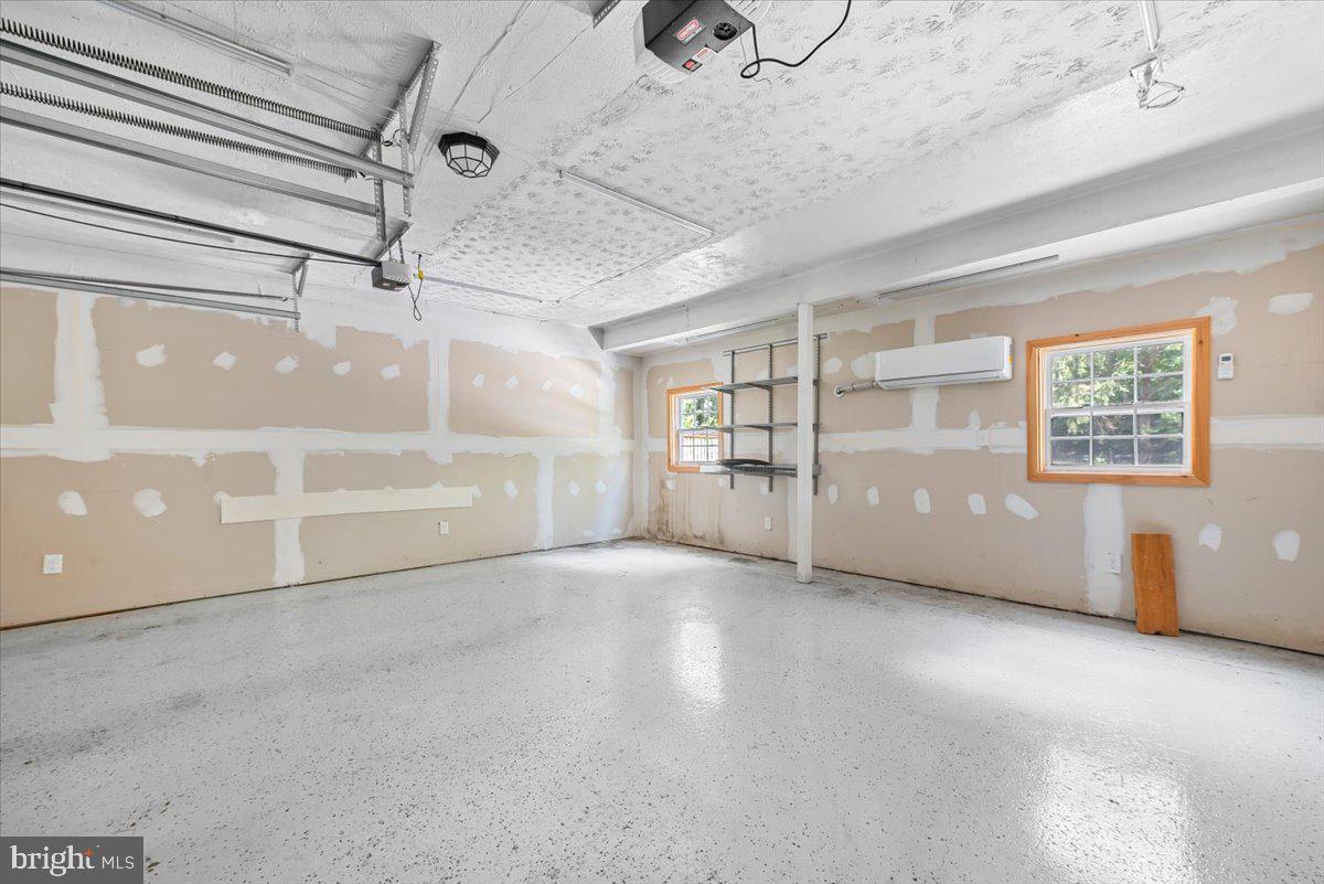 7605 WARBLER LANE