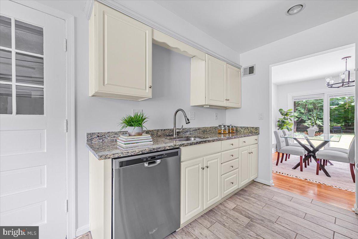 7605 WARBLER LANE
