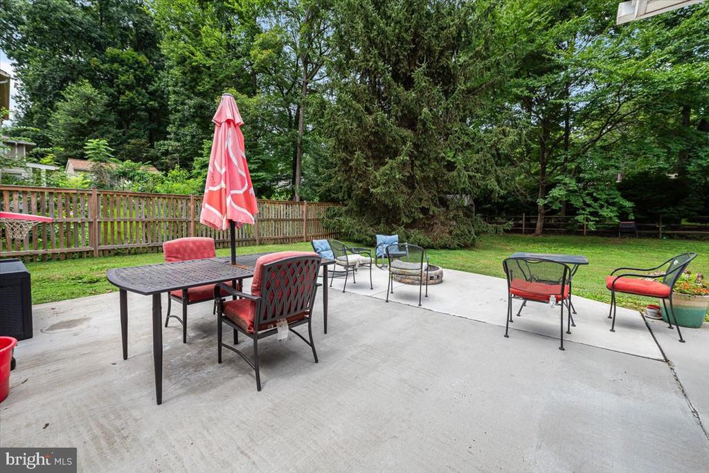 7605 WARBLER LANE