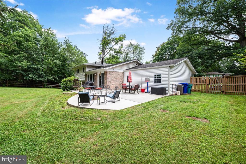 7605 WARBLER LANE
