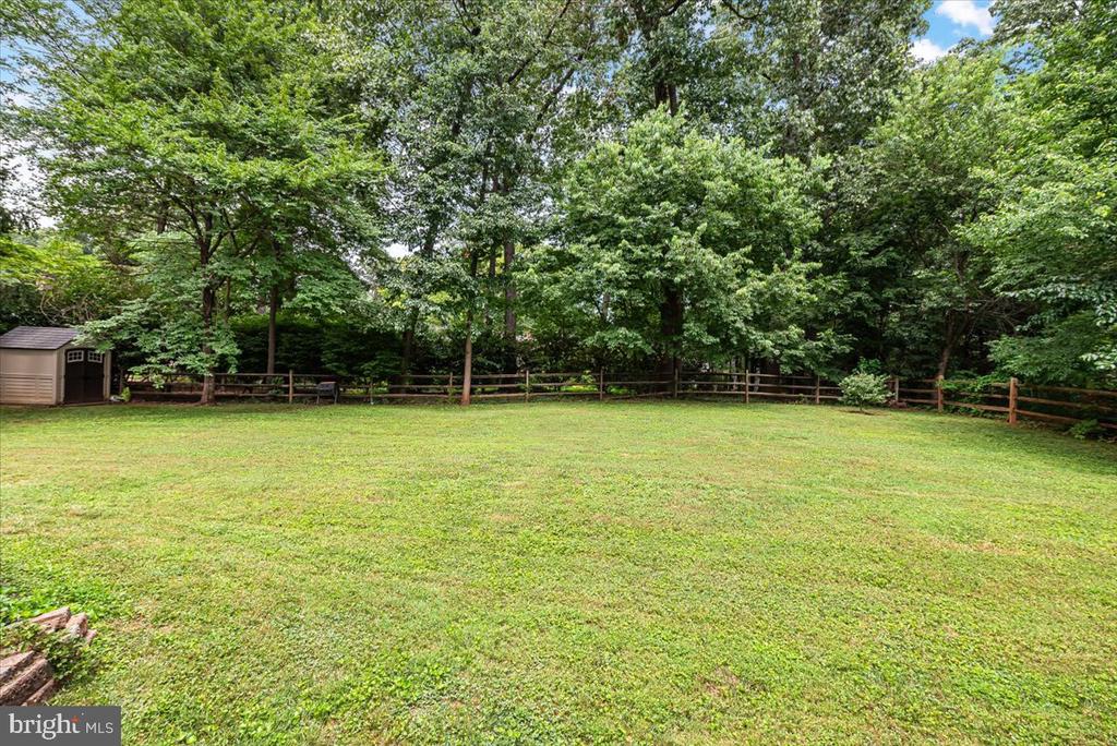 7605 WARBLER LANE