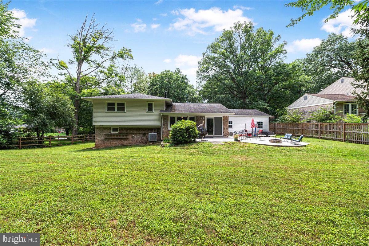 7605 WARBLER LANE