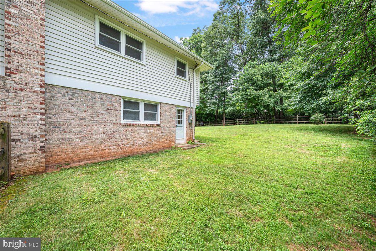 7605 WARBLER LANE