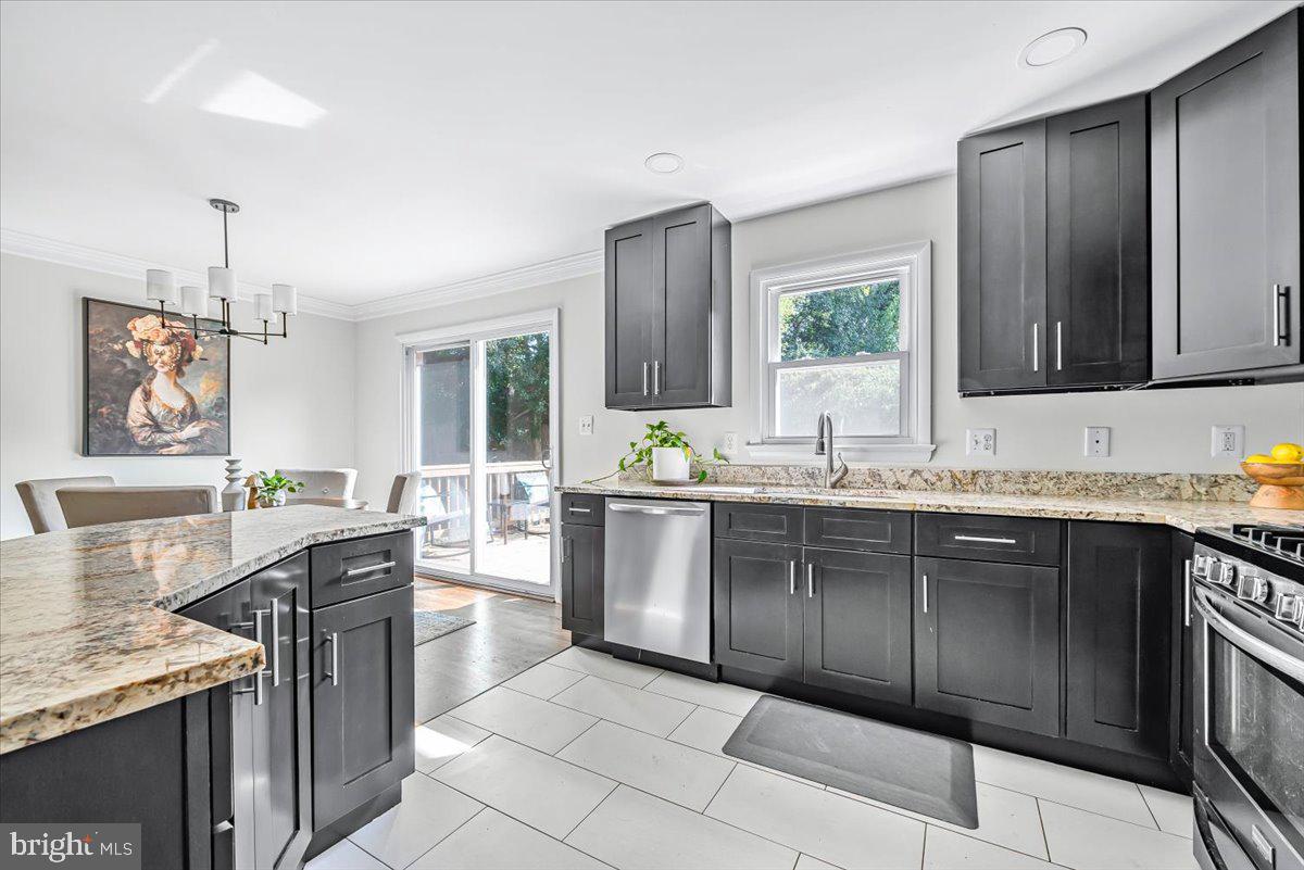 9805 GARDINER AVENUE