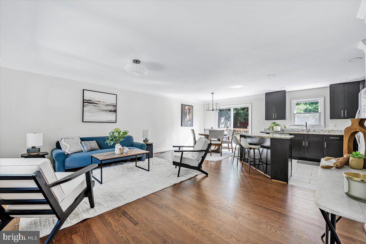 9805 GARDINER AVENUE