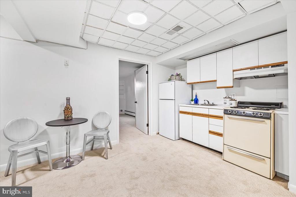 1318 MIDWOOD PLACE