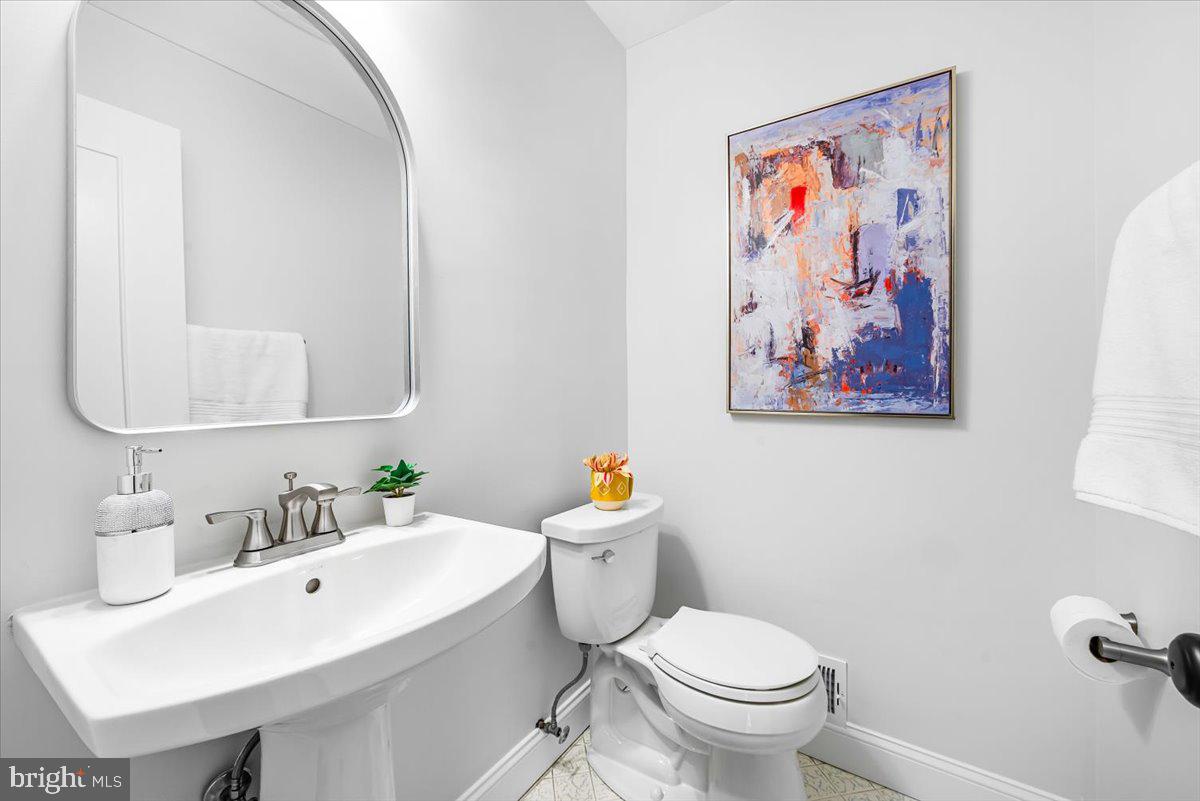 1318 MIDWOOD PLACE