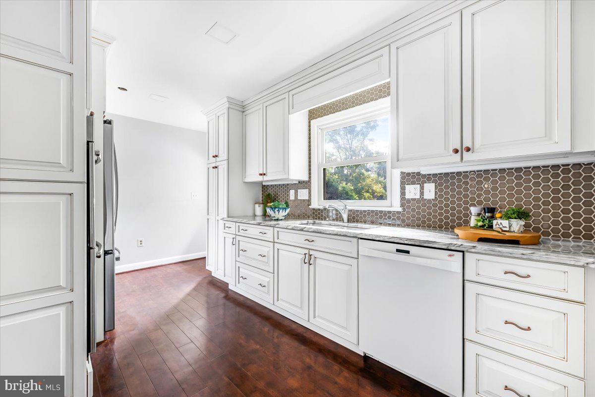 1318 MIDWOOD PLACE