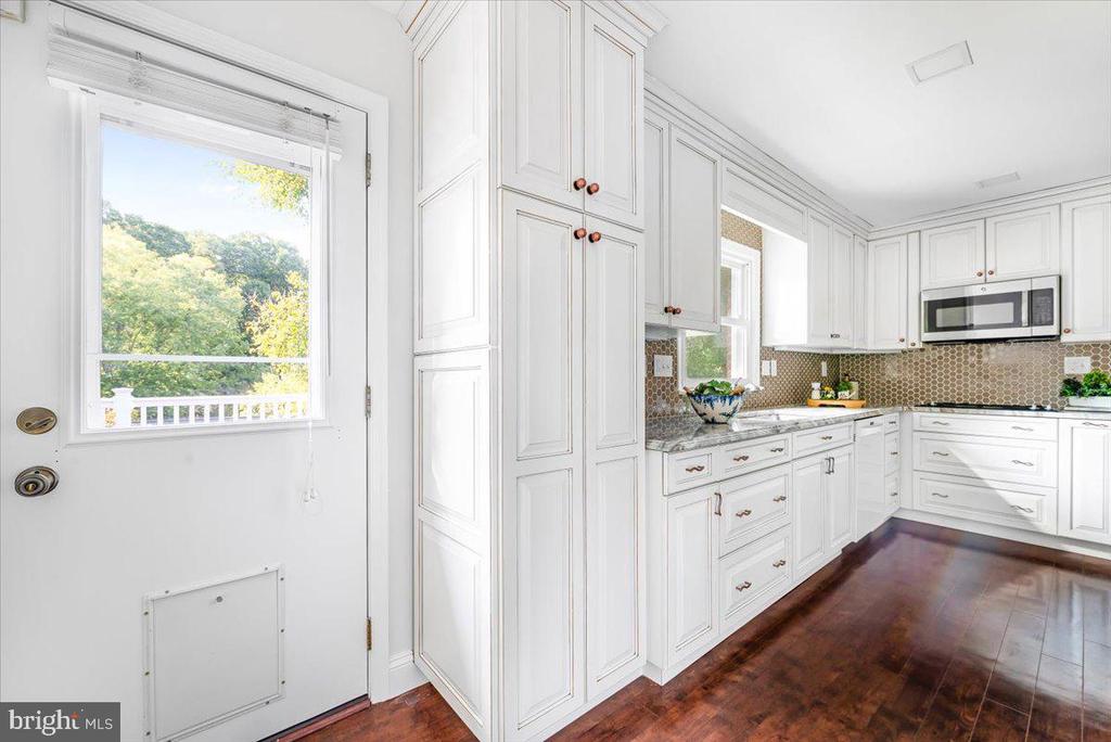 1318 MIDWOOD PLACE