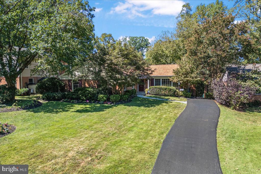1318 MIDWOOD PLACE