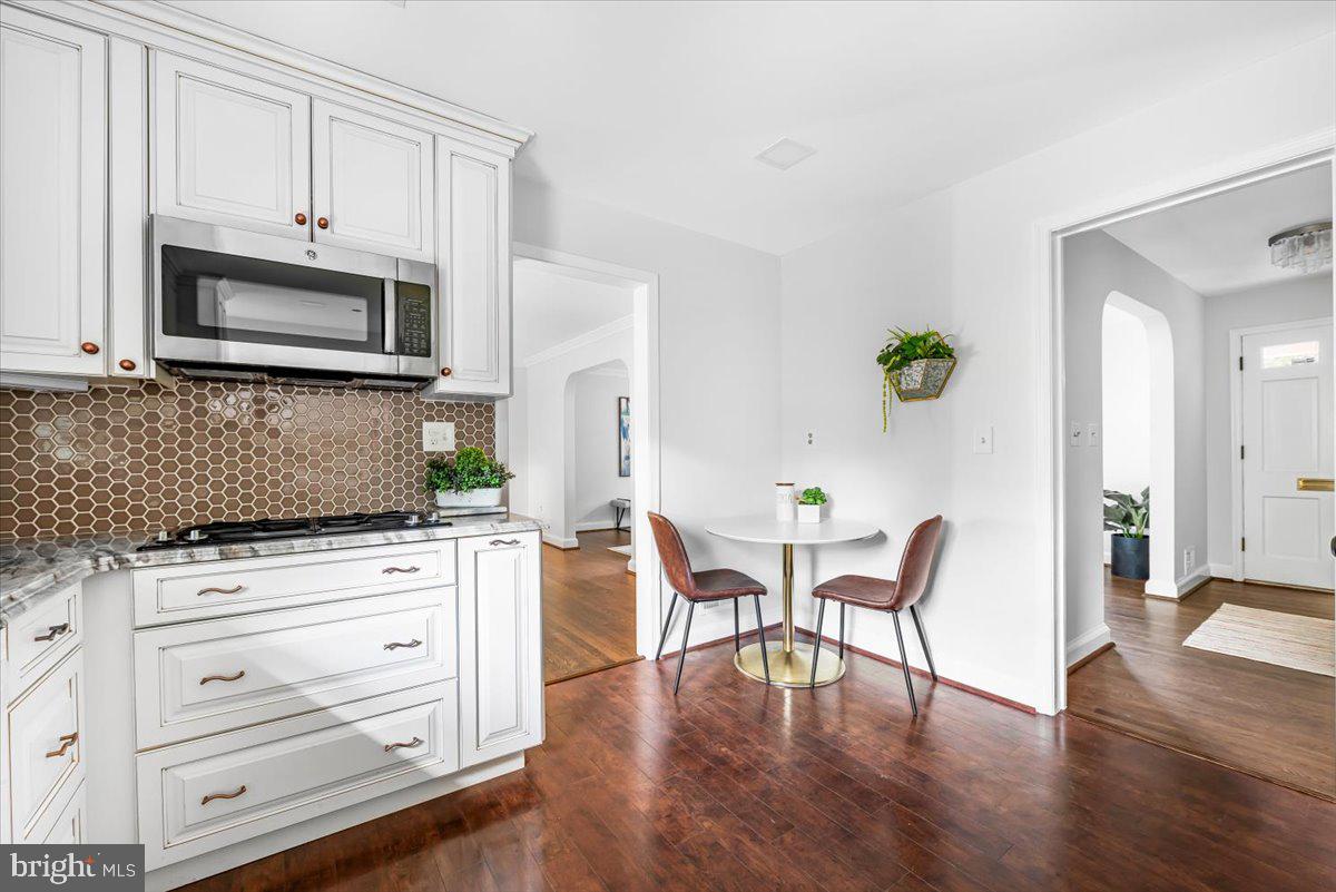 1318 MIDWOOD PLACE