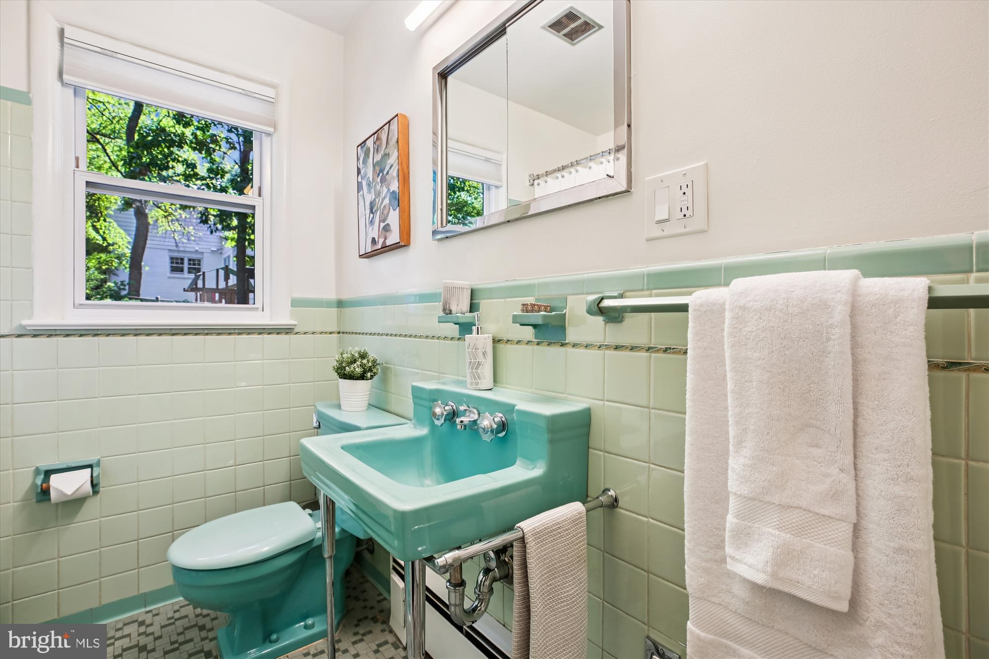 1412 CRESTRIDGE DRIVE