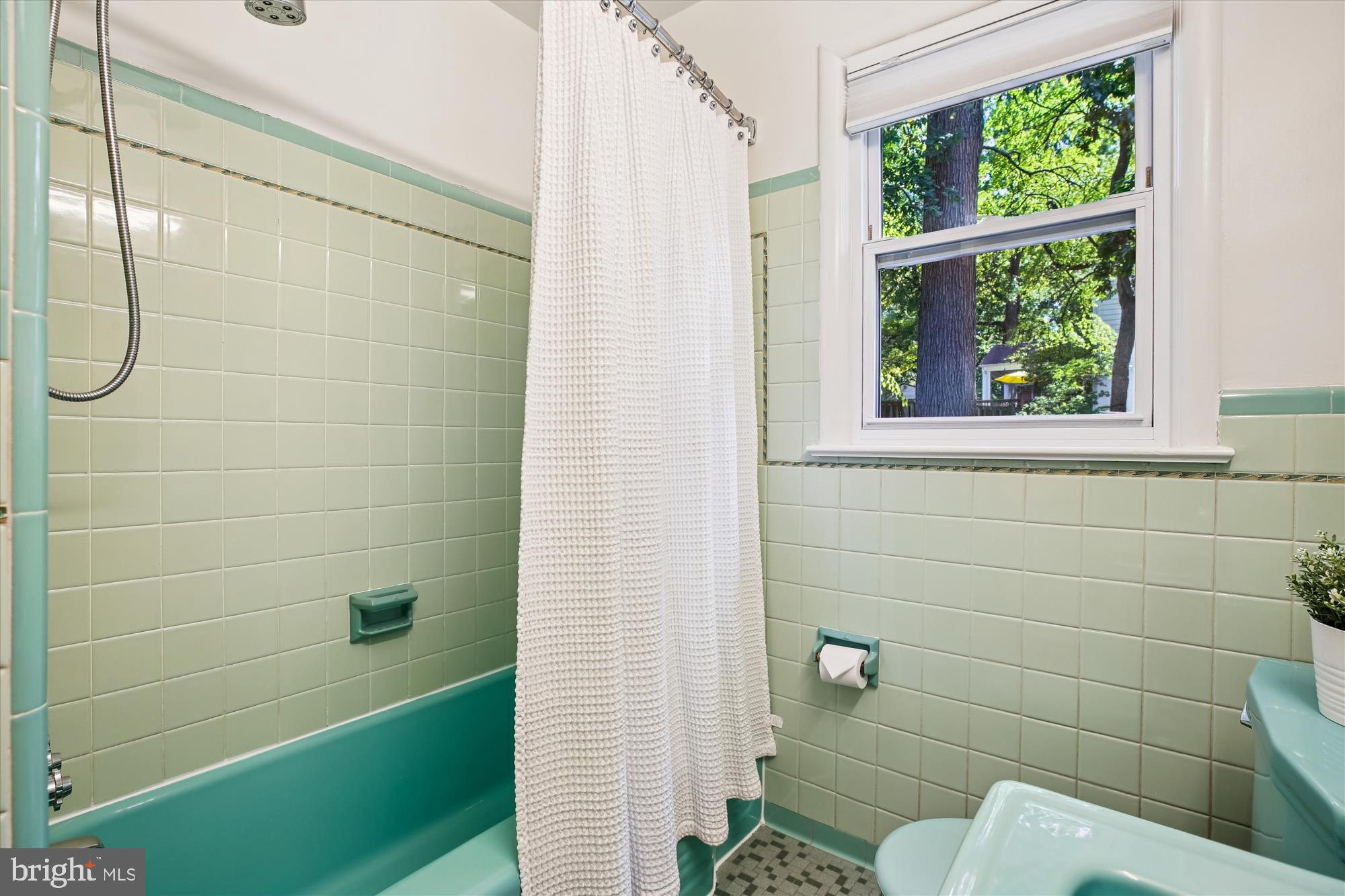 1412 CRESTRIDGE DRIVE