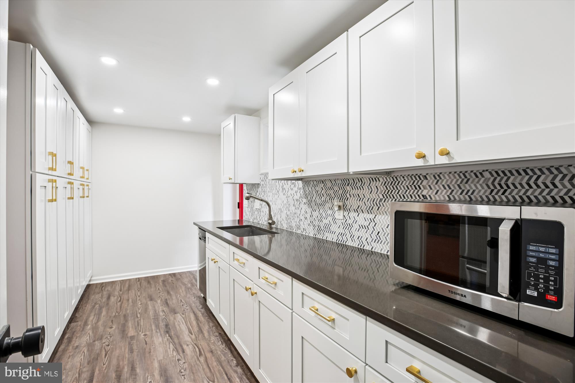 1412 CRESTRIDGE DRIVE