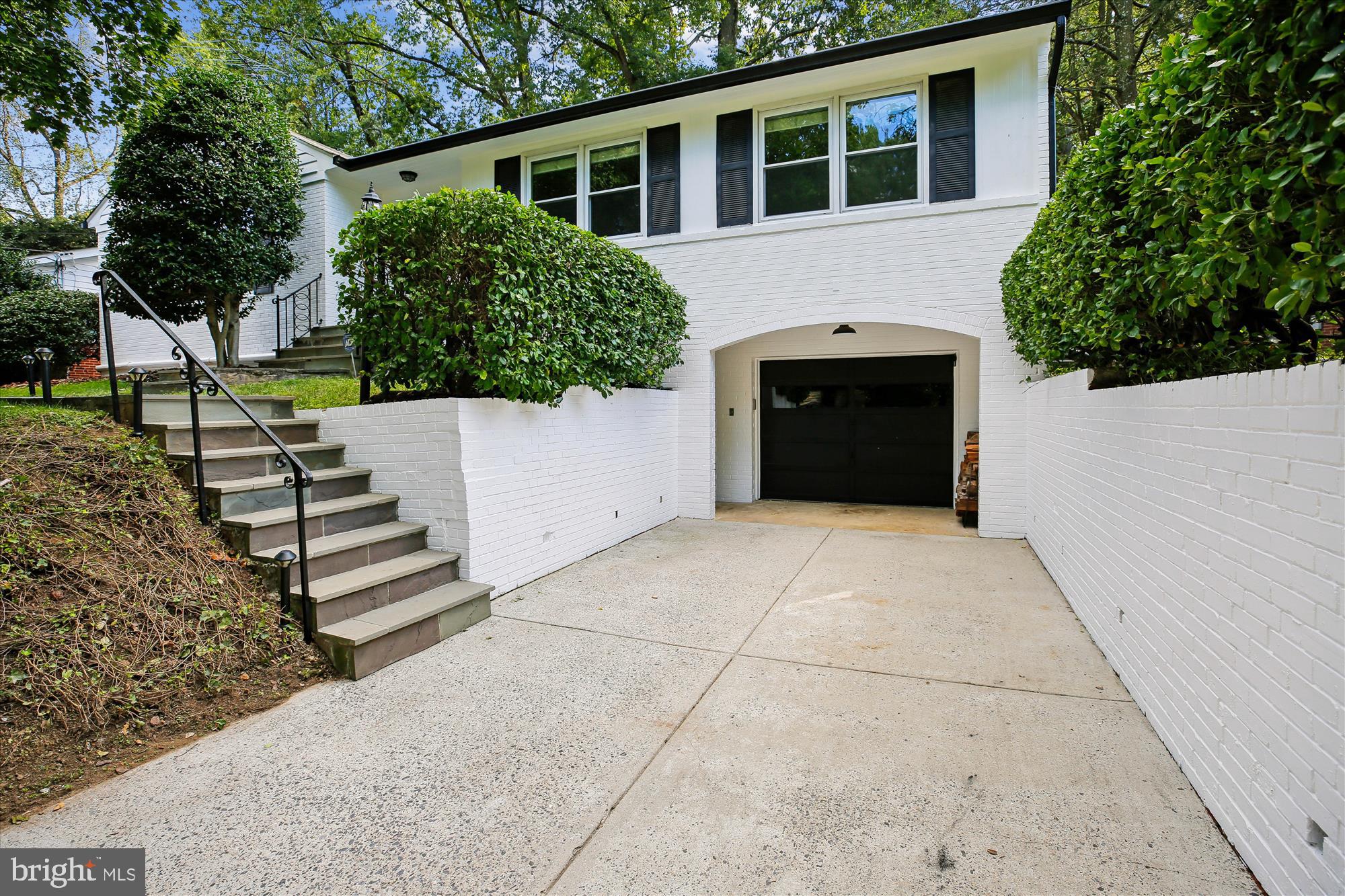 1412 CRESTRIDGE DRIVE