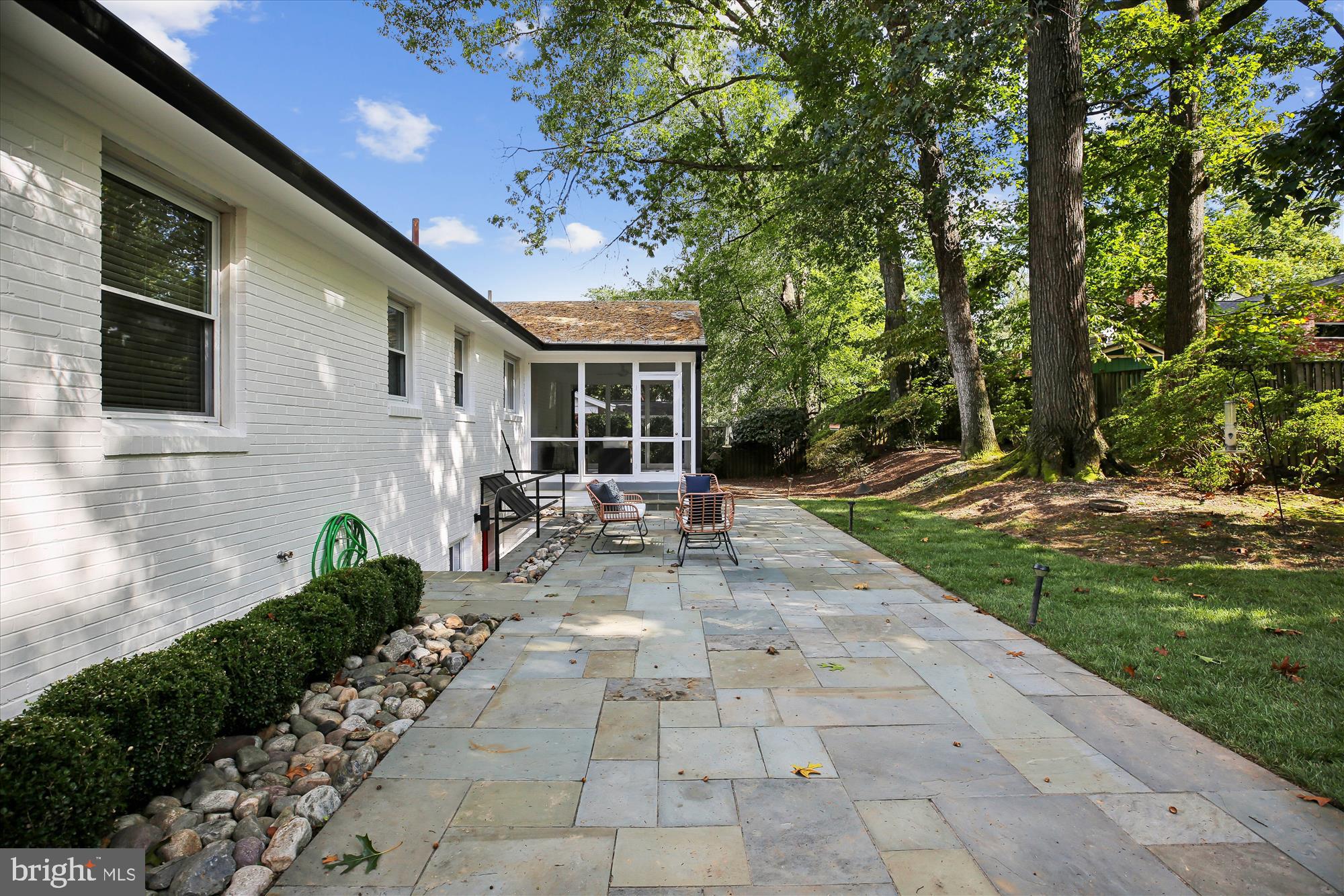 1412 CRESTRIDGE DRIVE