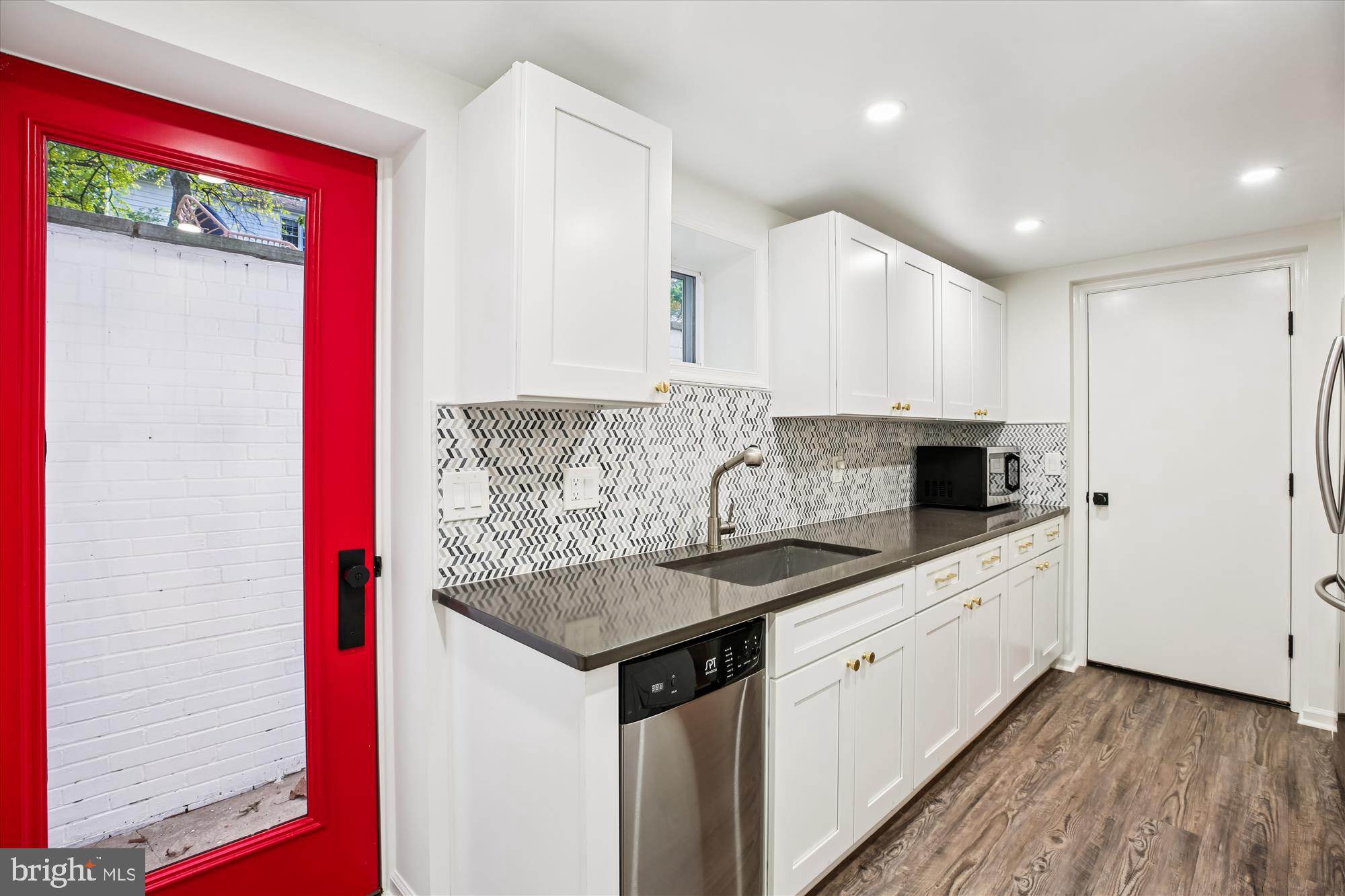 1412 CRESTRIDGE DRIVE