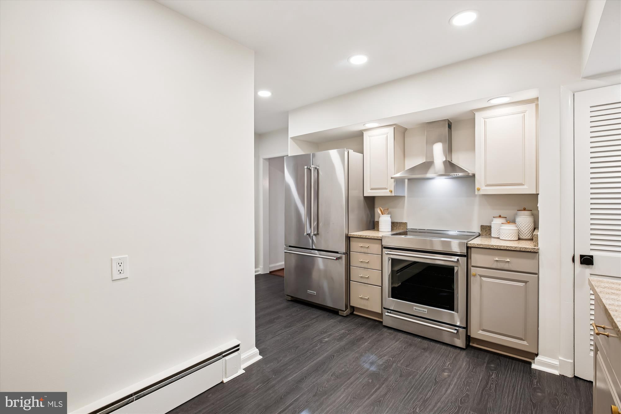 1412 CRESTRIDGE DRIVE