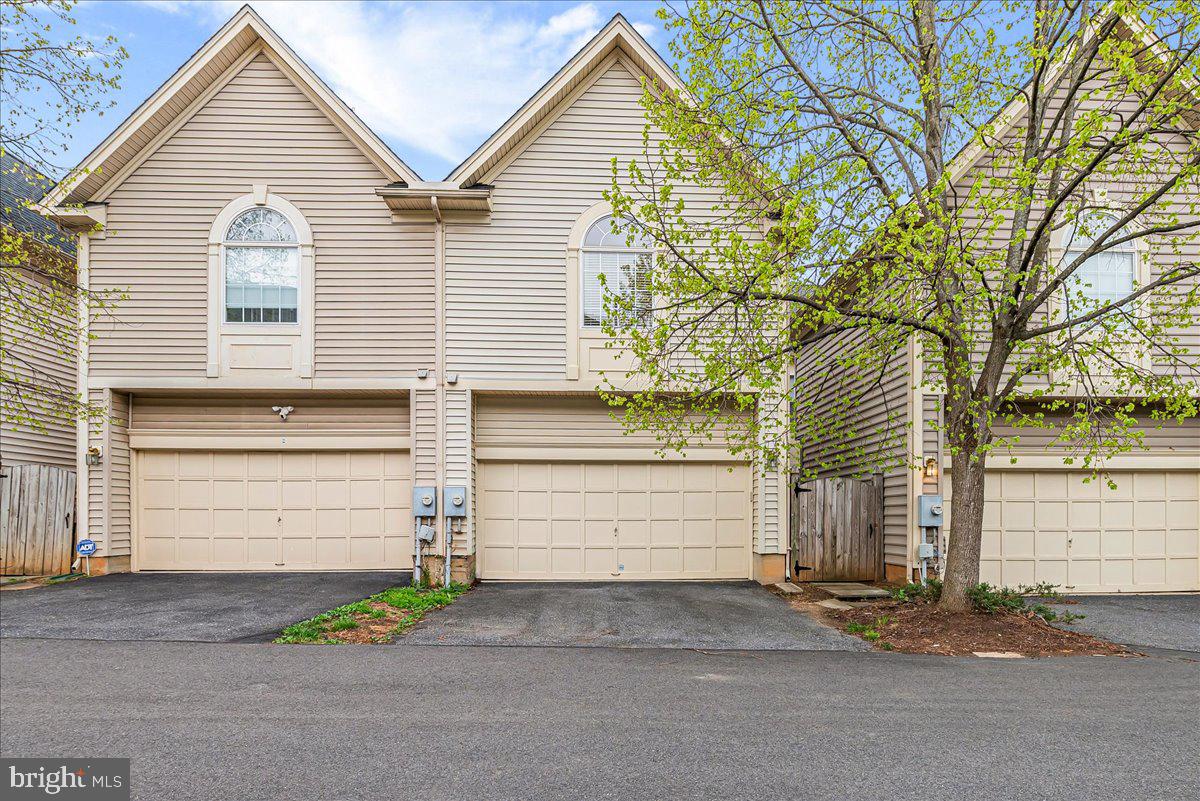 207 CREEK VALLEY LANE