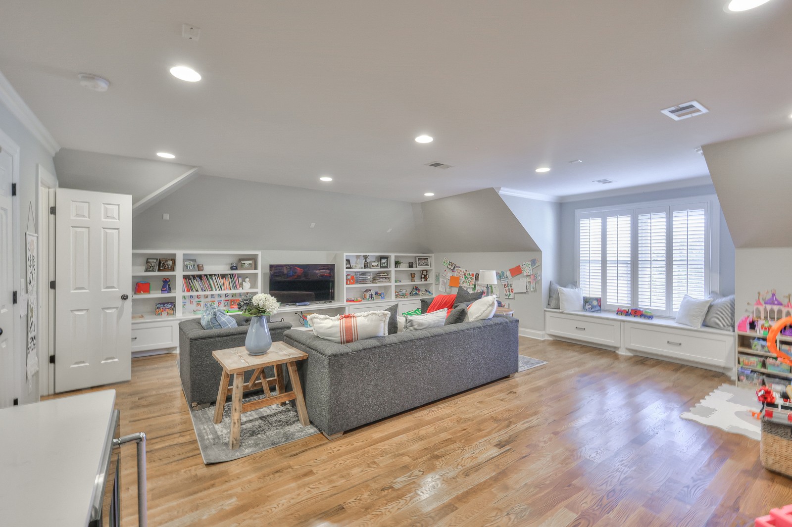 2522 Saint James Dr