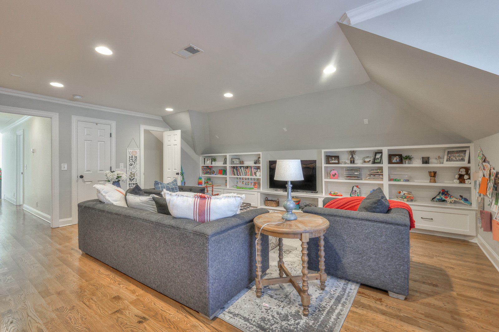 2522 Saint James Dr