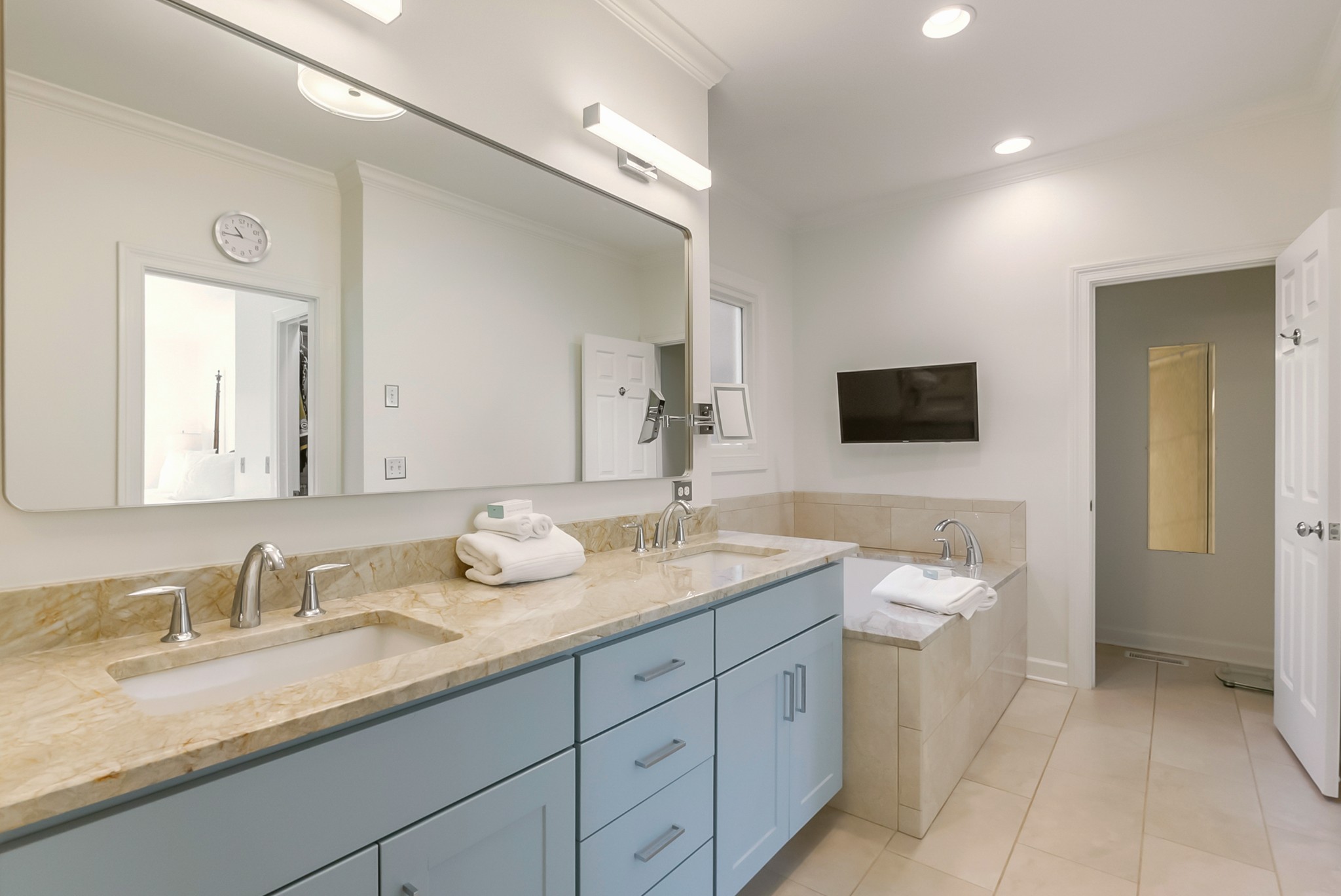 2530 Saint James Dr
