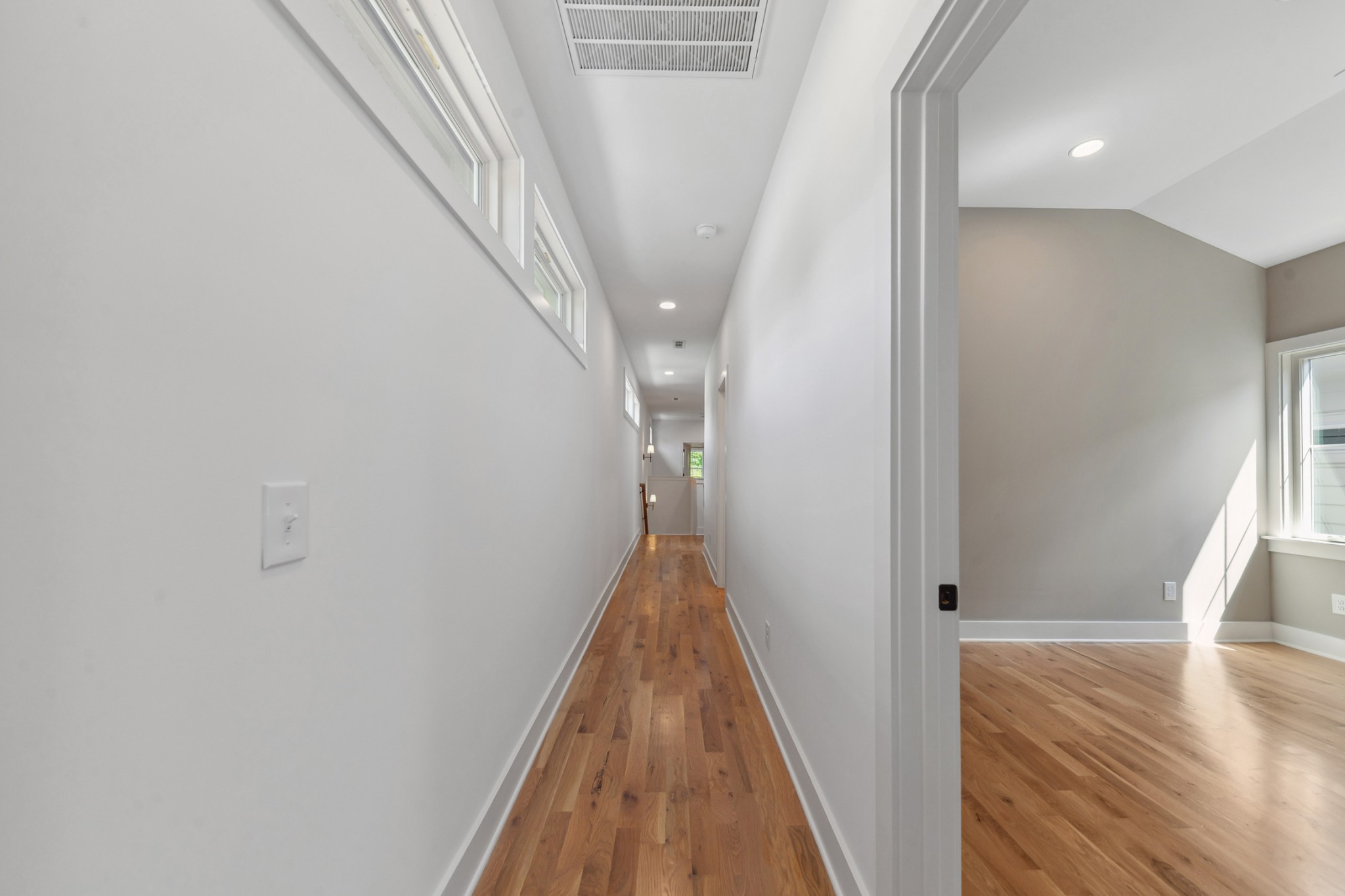 2706B Bronte Ave