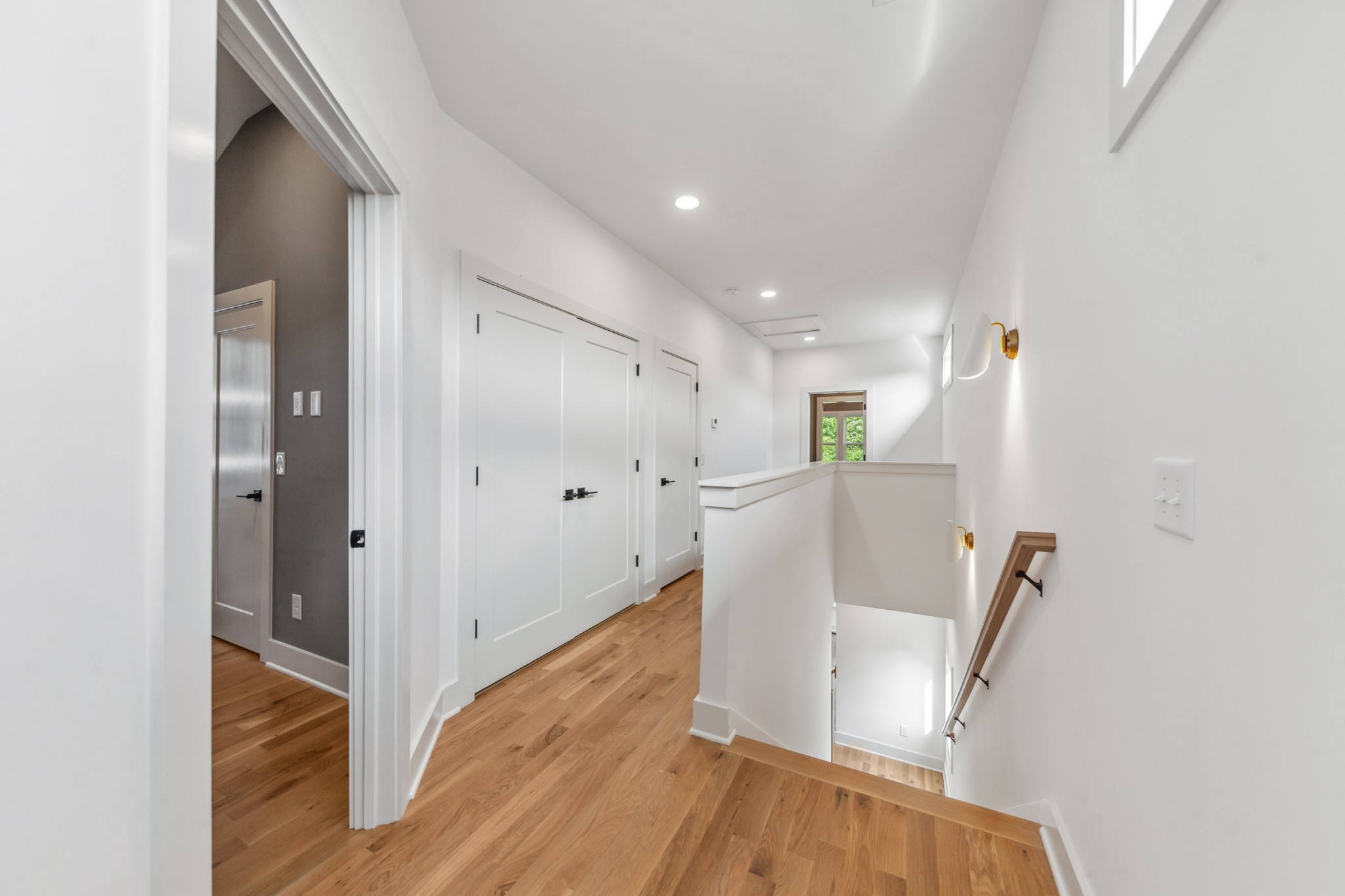 2706A Bronte Ave