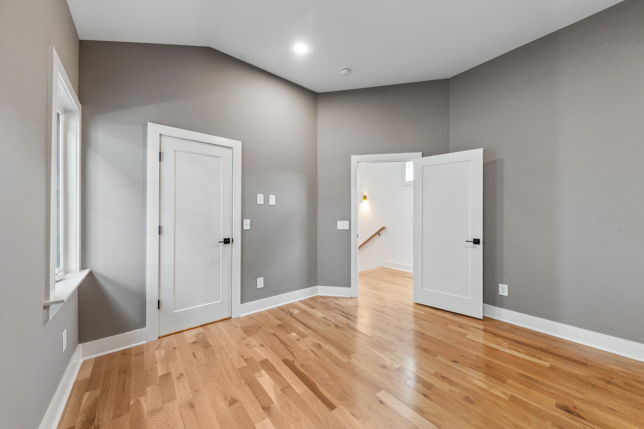 2706A Bronte Ave